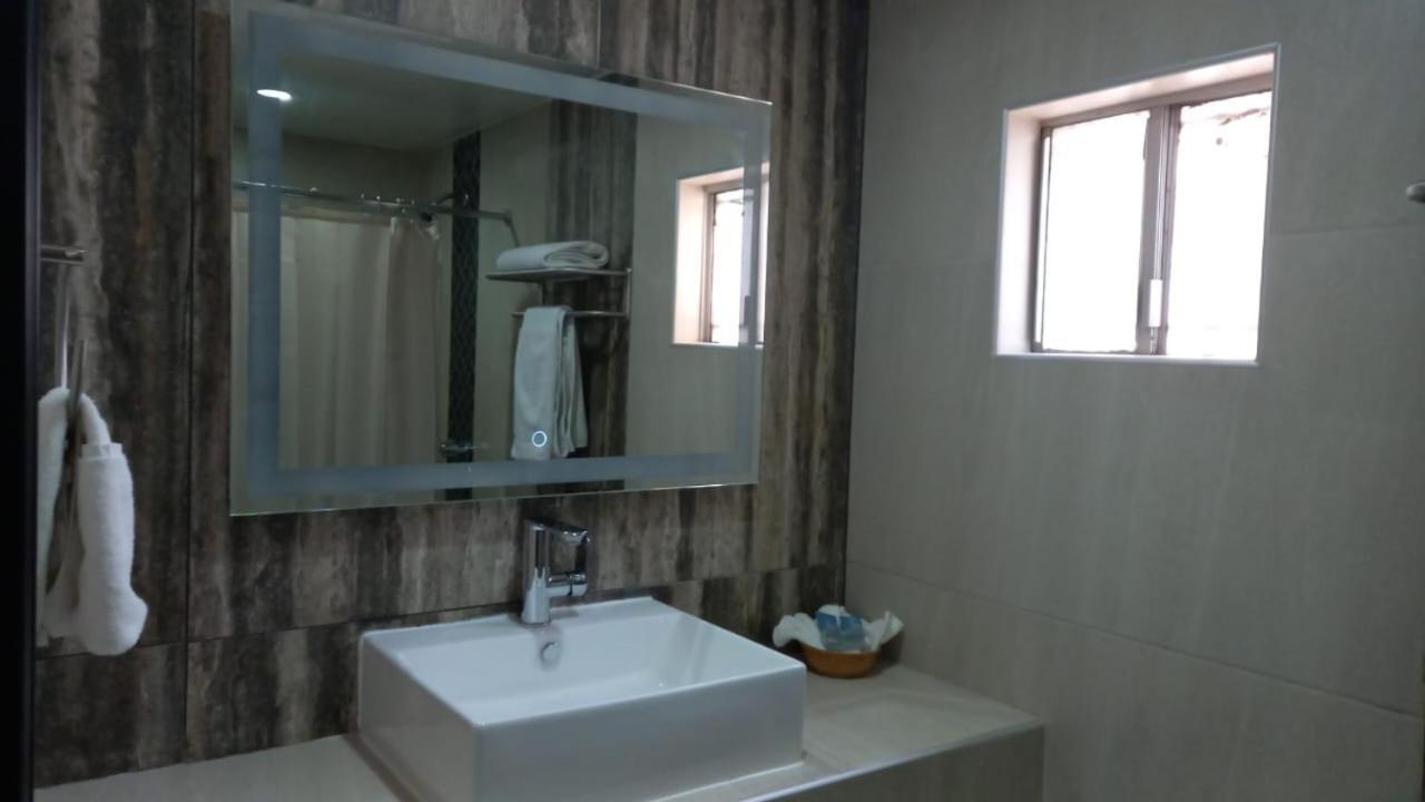 Hotel Siesta Real 墨西卡利 外观 照片